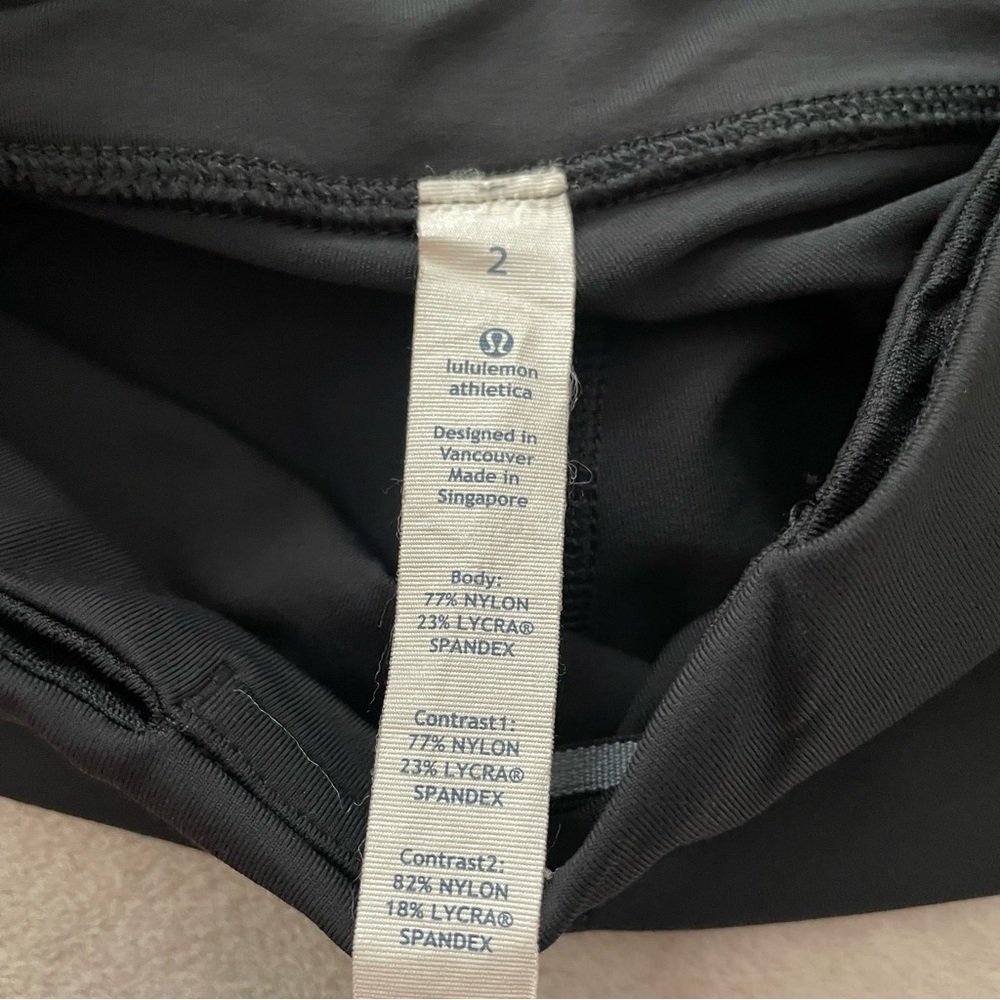 Lululemon crop leggings size 2 - Picture 6 of 10